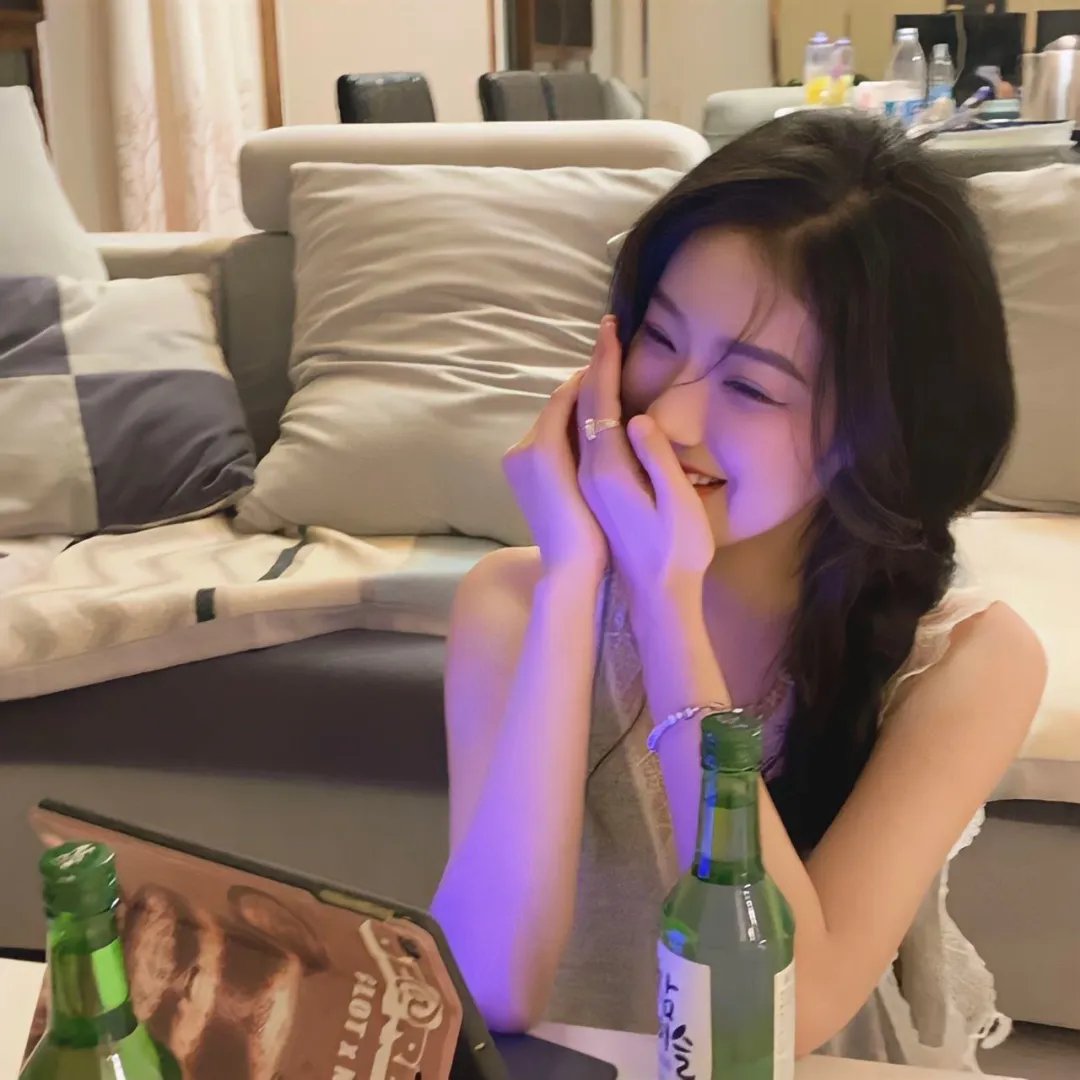 落在她身边